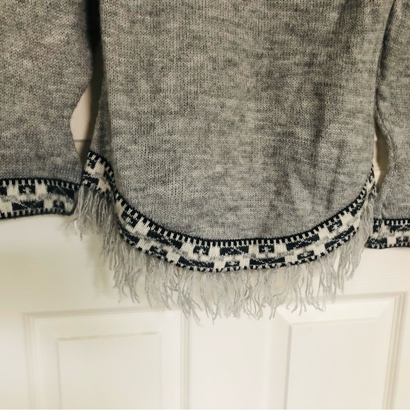 Gray Patterned Women's Sweater - Picture 4 of 5